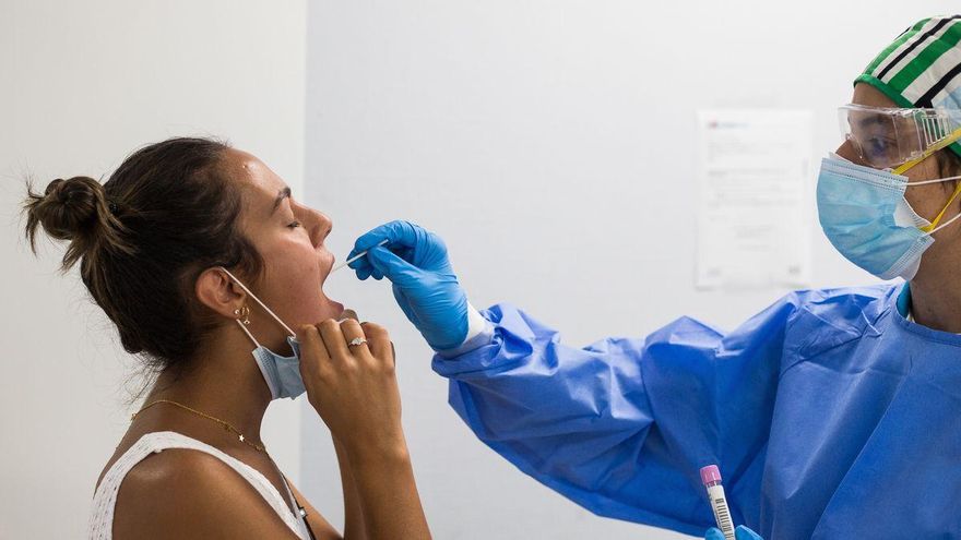 Dispositivo para la realización de pruebas PCR en un centro de salud. AFP7 / Joaquín Corchero