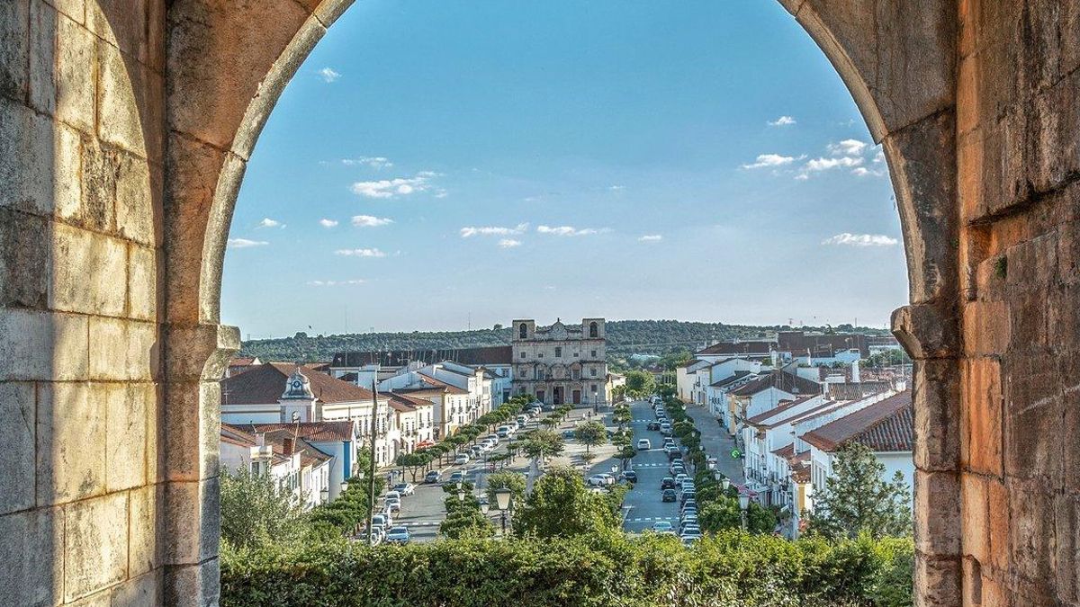 Vila Viçosa, con la iglesia de São João Evangelista al fondo.