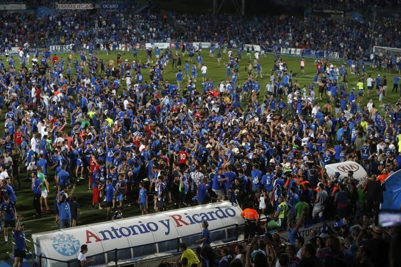 Aficionados del Getafe celebran la victoria ante el Tenerife
