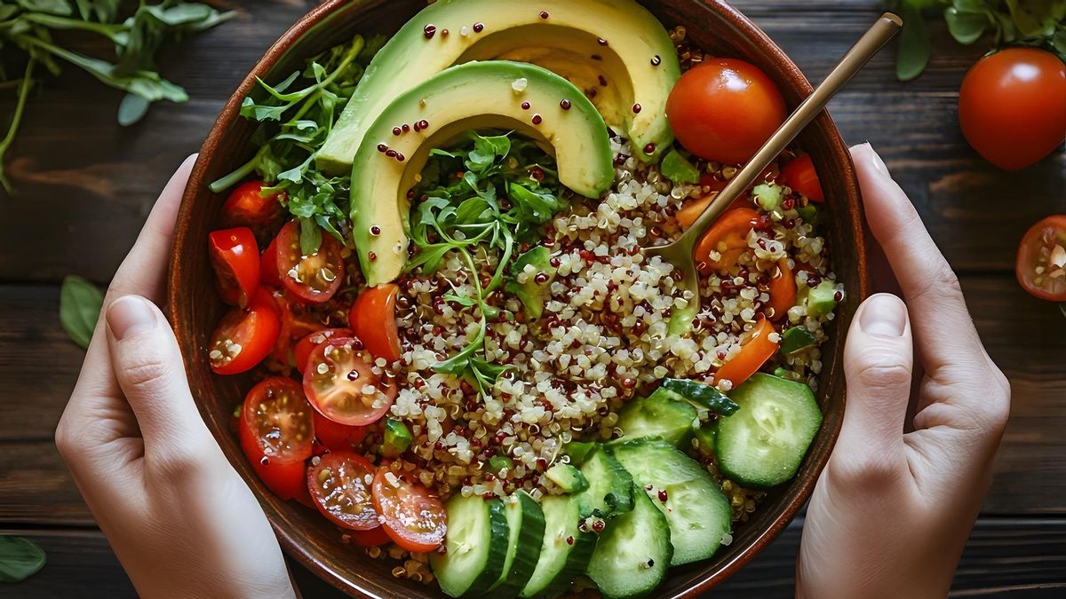 Con garbanzos, pollo, atún o quinoa: ensaladas para disfrutar de todas las propiedades del aguacate