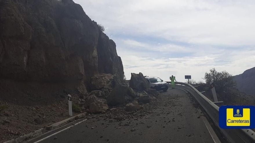 VÍDEO | Cerrada la carretera entre Temisas y Santa Lucía tras un derrumbe