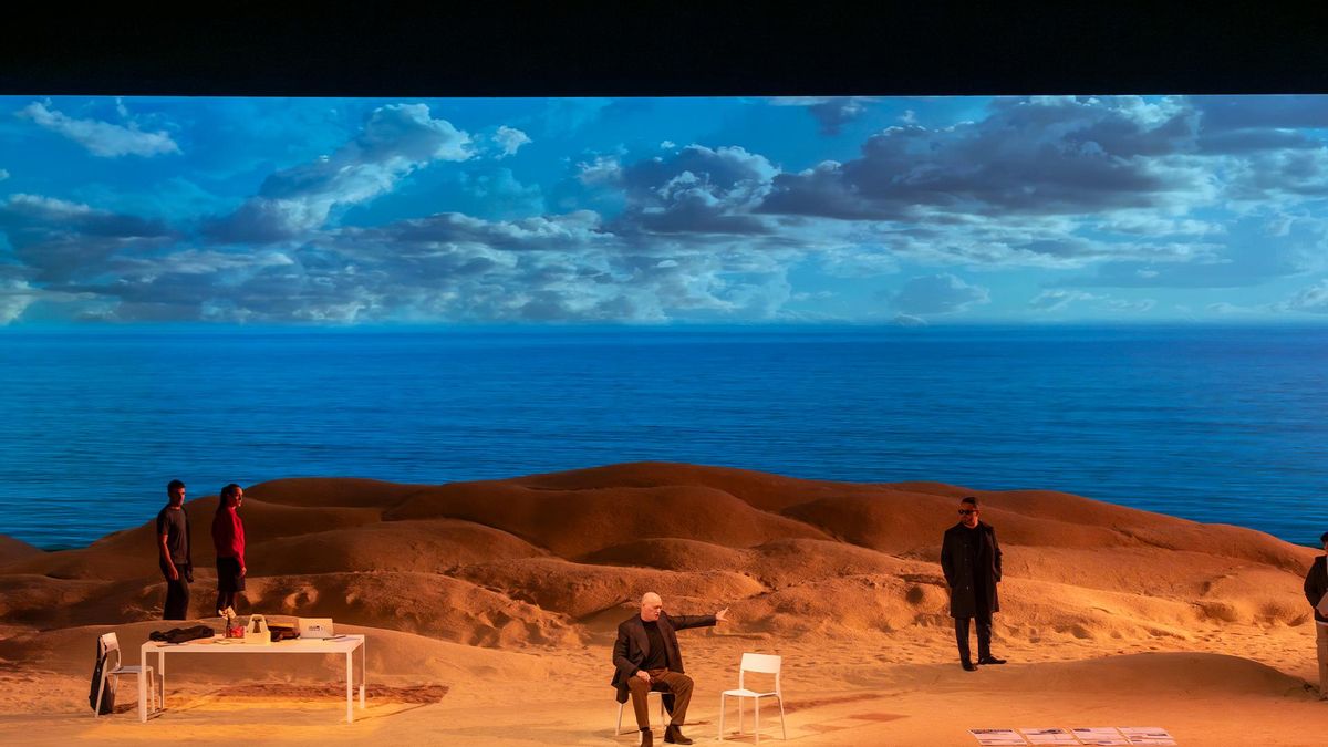 De clásico del teatro a ópera de vanguardia: así suena hoy el 'Enemigo del pueblo' en Madrid