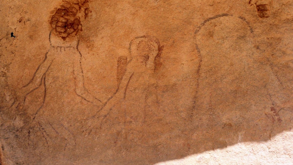 Los enigmáticos 'dioses gigantes' de Tassili que muchos han interpretado como visitantes de otros planetas.