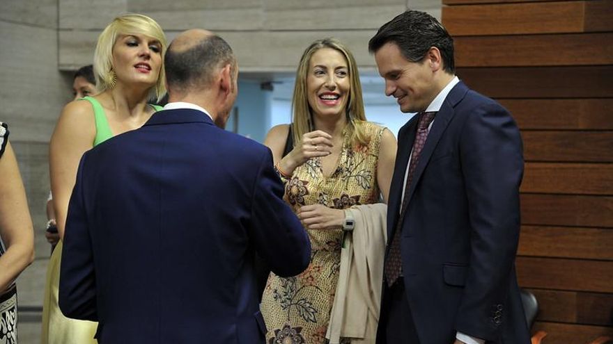PP y Vox en Extremadura pactan menos transparencia: la Asamblea no controlará incompatibilidades de altos cargos
