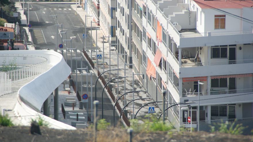 VÍDEO | Puerto Naos, el pueblo de La Palma que sigue "atrapado" en el día en que estalló el volcán