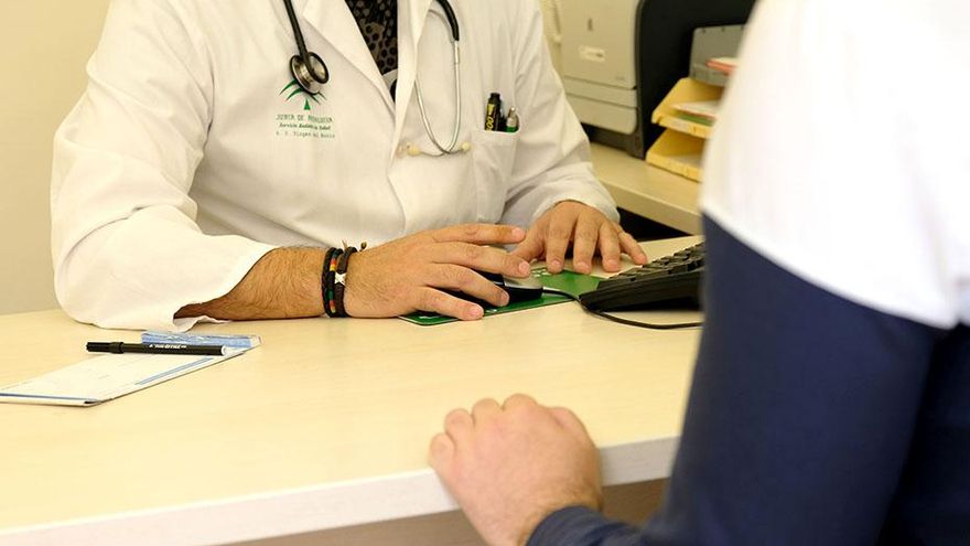Andalucía se encomienda a un "discretísimo" aumento de plazas MIR para paliar el envejecimiento de la plantilla médica