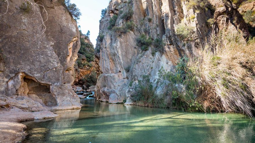 La ruta de senderismo en València que conecta naturaleza y patrimonio mientras caminas junto al agua