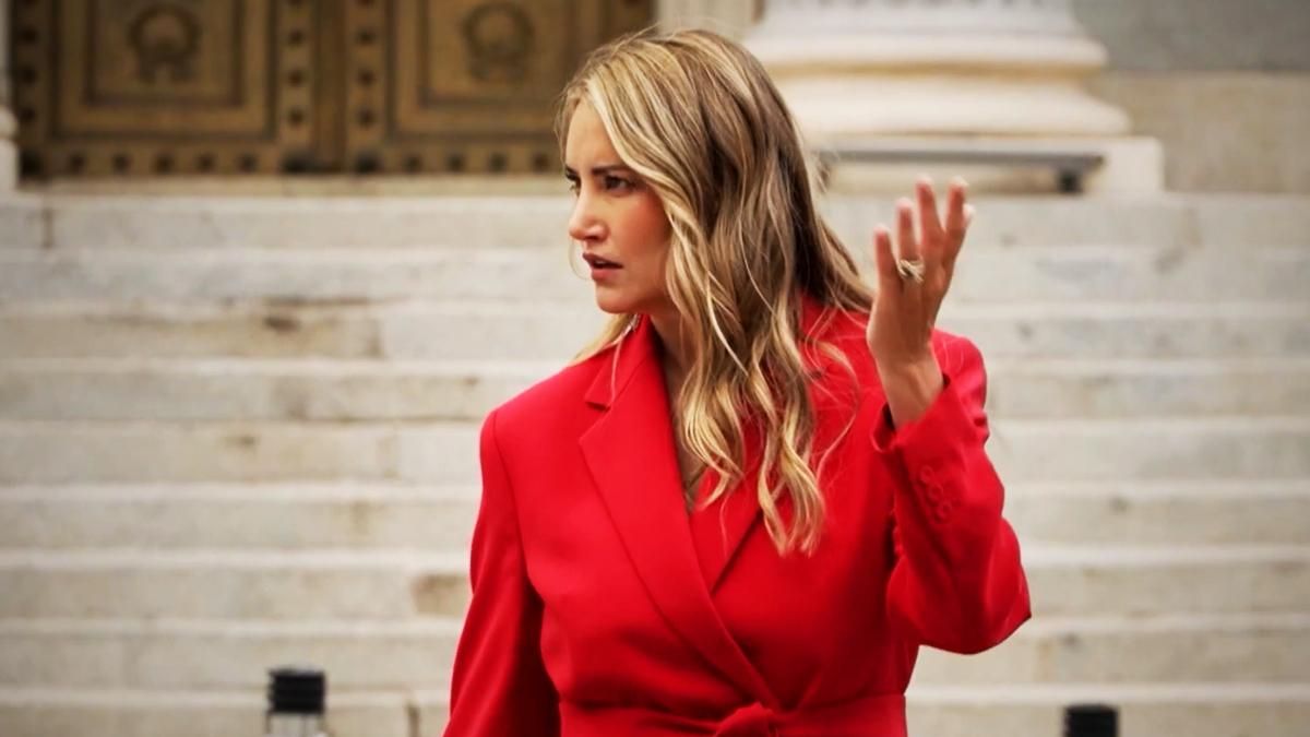 Alba Carrillo sigue los pasos de Ayuso para anunciar cuándo vuelve 'El sótano club': "Chao, pescao. Vamos al ático"