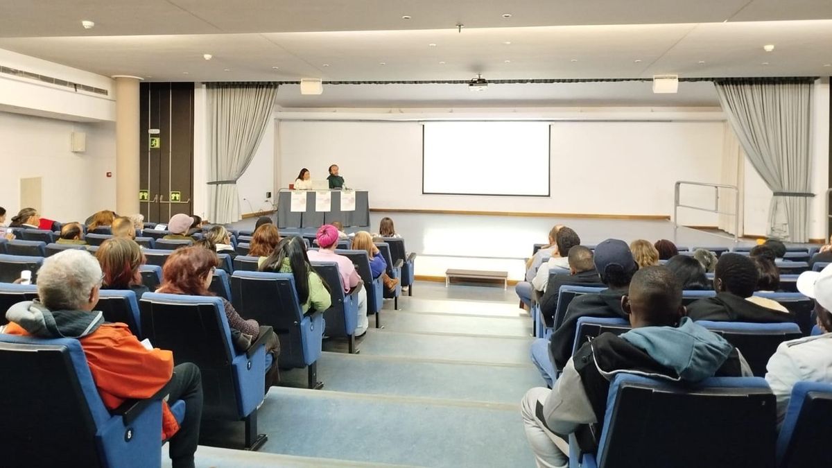 Charla sobre extranjería en Albacete con Donelia Roldán Martínez.