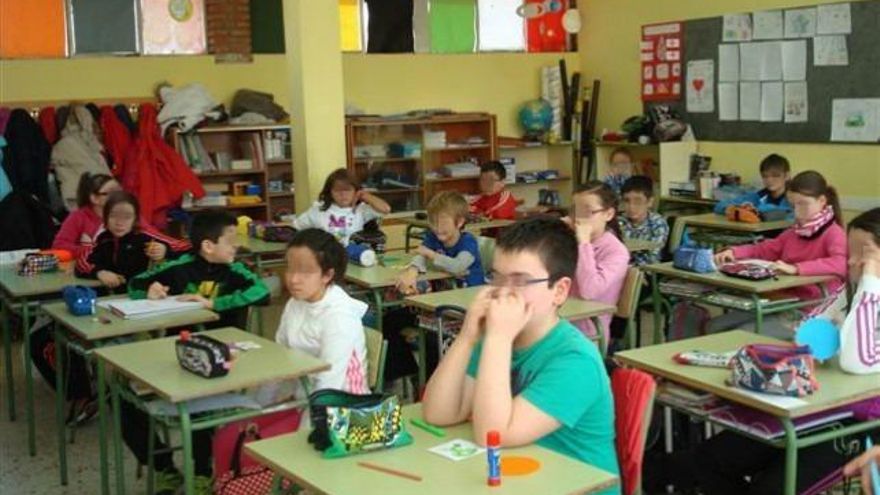 Imagen de archivo de alumnos del colegio San José de Calasanz de La Bañeza, uno de los centros 'agraciados'.