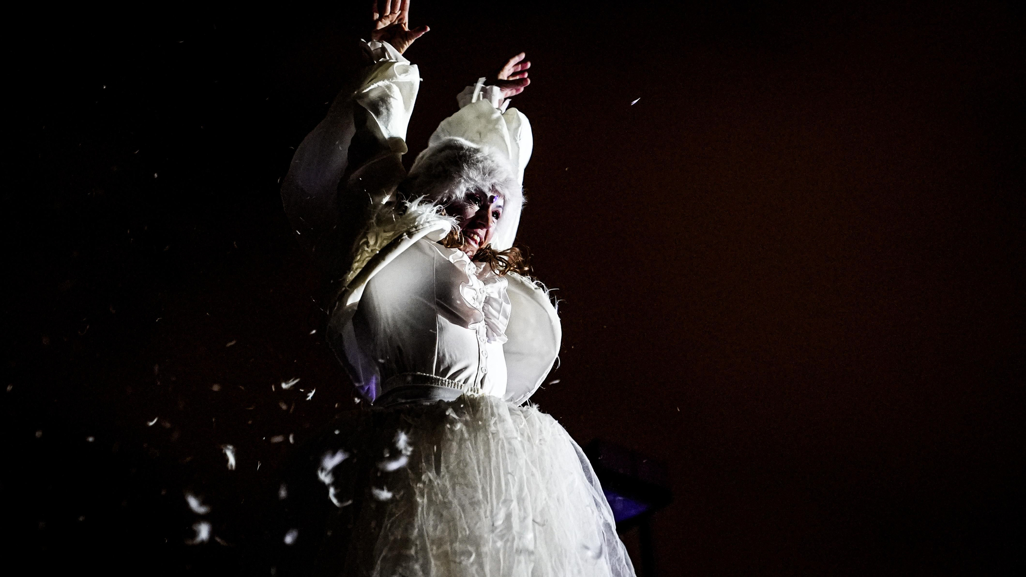 Espectáculo de acrobacias en la Corredera