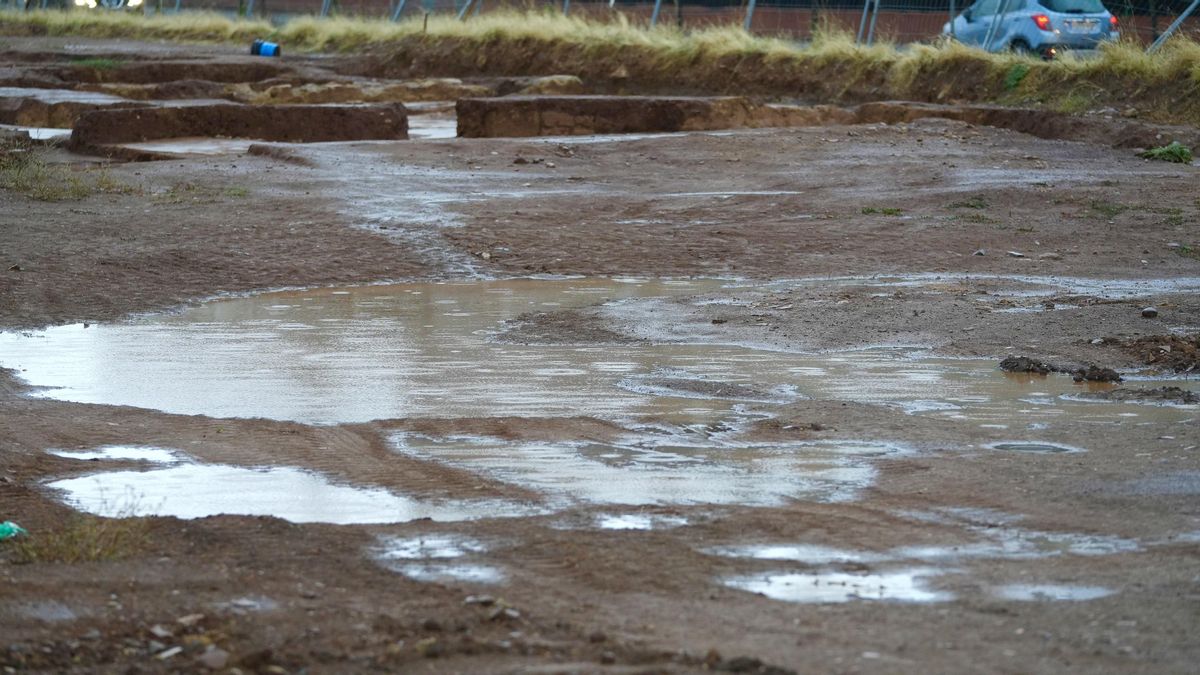 Llueve sobre los restos arqueológicos de la Ronda Norte