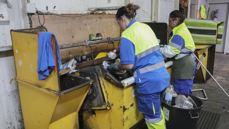 El reciclaje en contenedores amarillos y azules aumentó un 5.4% en 2024, según Ecoembes