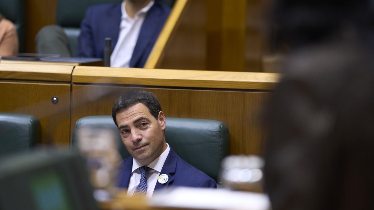 El lehendakari, Imanol Pradales, en el Parlamento Vasco.