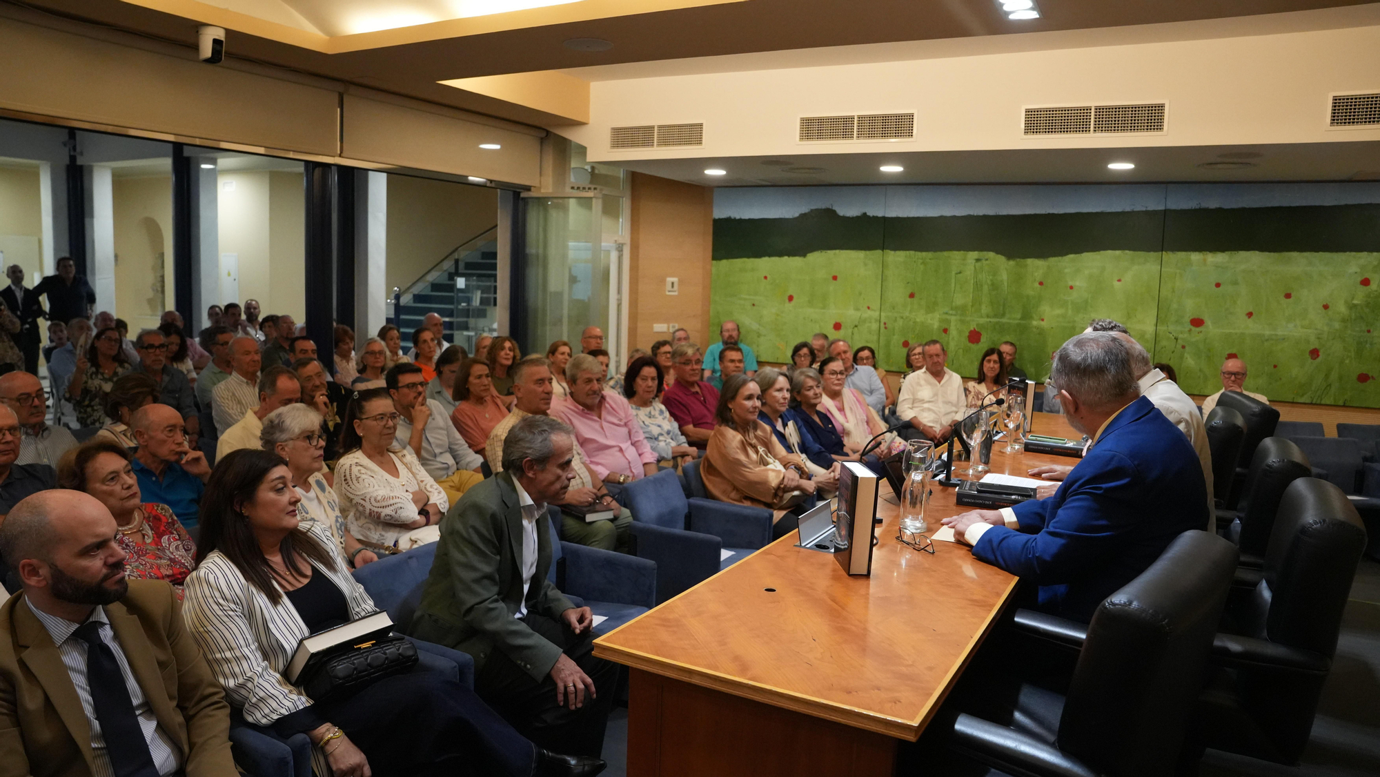 José Calvo Poyato presenta su novela ‘El Imperio en la Tormenta’ en el Colegio de la Abogacía de Córdoba, junto al decano Carlos Arias