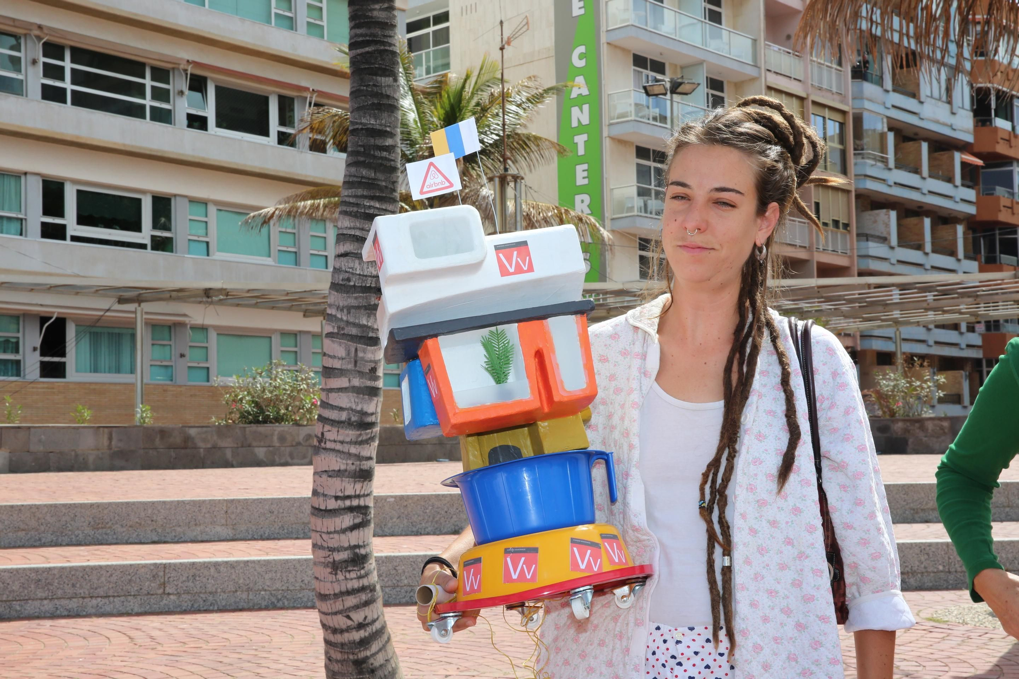 Asistente en la protesta contra el alquiler vacacional de Las Palmas de Gran Canaria