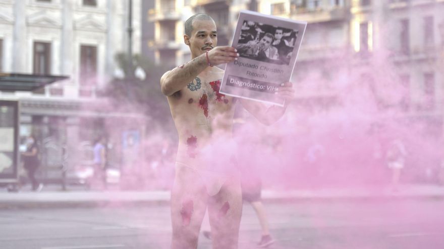 Organizaciones se movilizaron al Congreso para exigir que sesione y apruebe la nueva ley de VIH