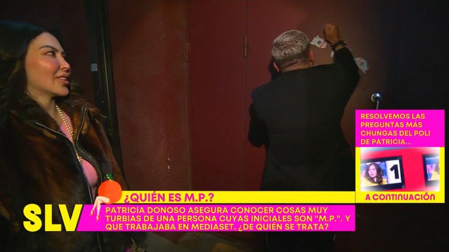 Jorge Javier Vázquez llamando a la puerta del almacén de Mediaset