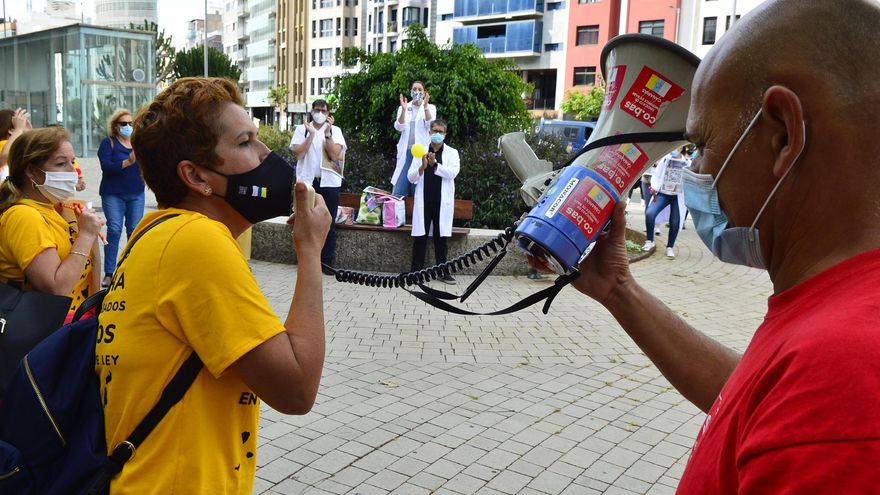 Una empleada pública temporal protesta este Primero de Mayo. (Ángel Sarmiento)