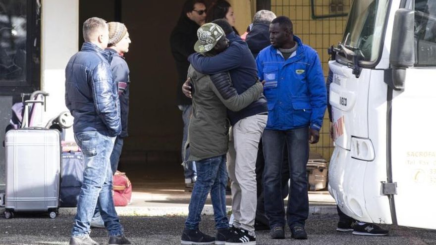 Italia inicia el desalojo de su mayor centro de migrantes, que quiere cerrar