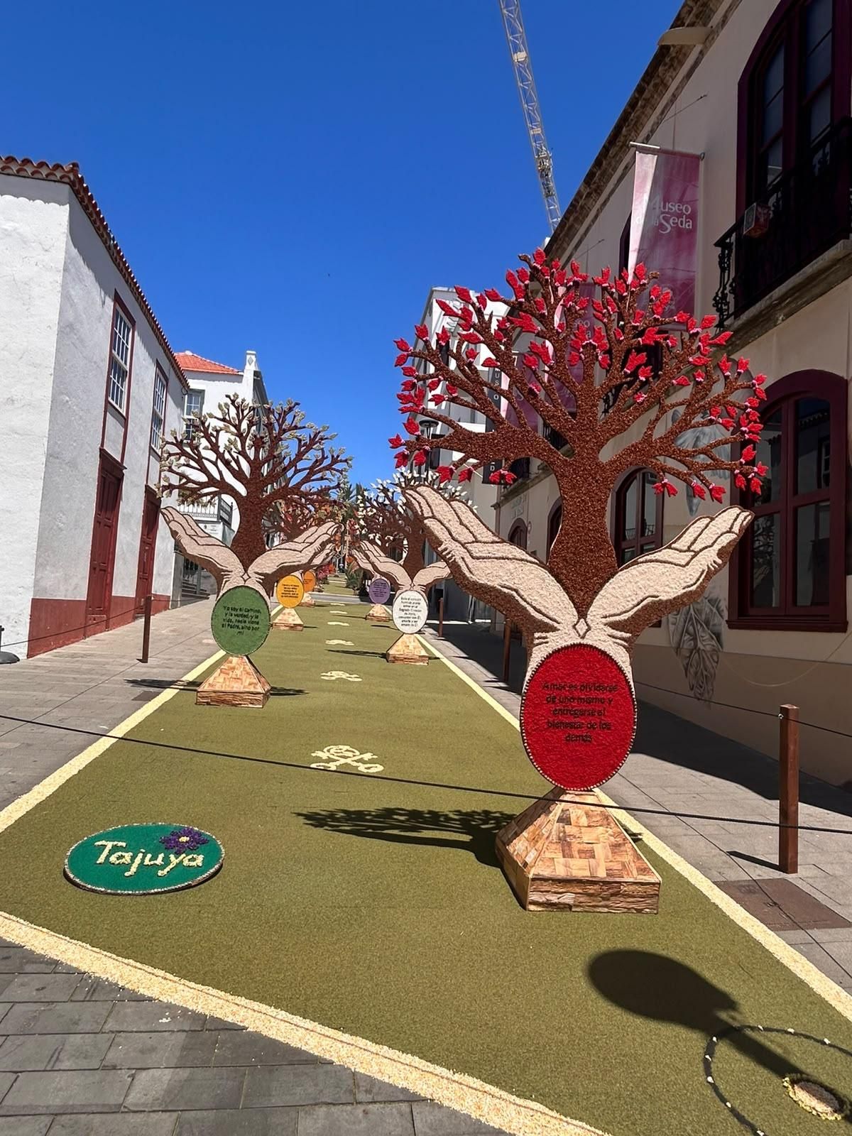 El Sagrado Corazón de Jesús llena las calles de El Paso de arte  y devoción. LA PALMA AHORA