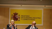 El secretario general de la OCDE, Ángel Gurría, y el ministro de Economía, Luis de Guindos