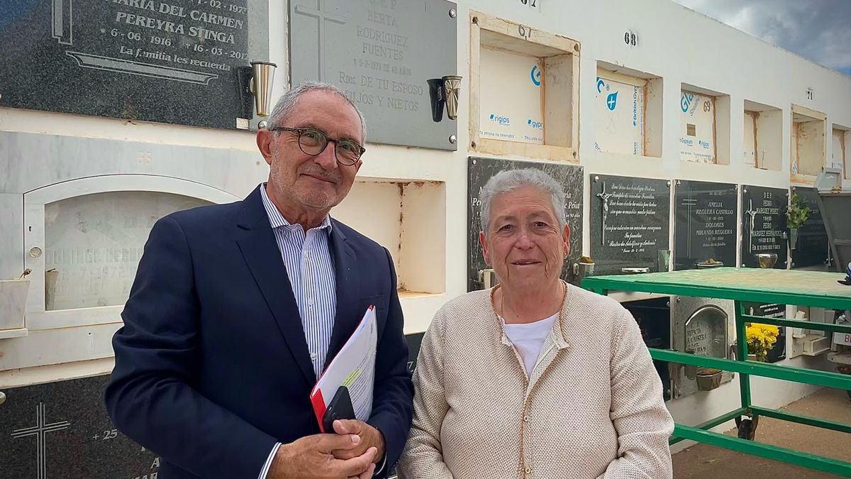 José Manuel Pose y Ana Rodríguez antes de la exhumación de los cuerpos de sus familiares.