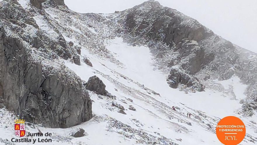Rescatado un joven montañero de 22 años herido en la cima Las Tres Marías, en Arbas, en pleno temporal