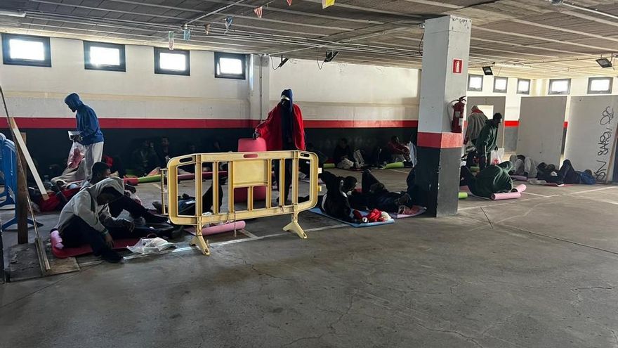 Interior traslada al garaje de la comisaría de Lanzarote a migrantes llegados en patera