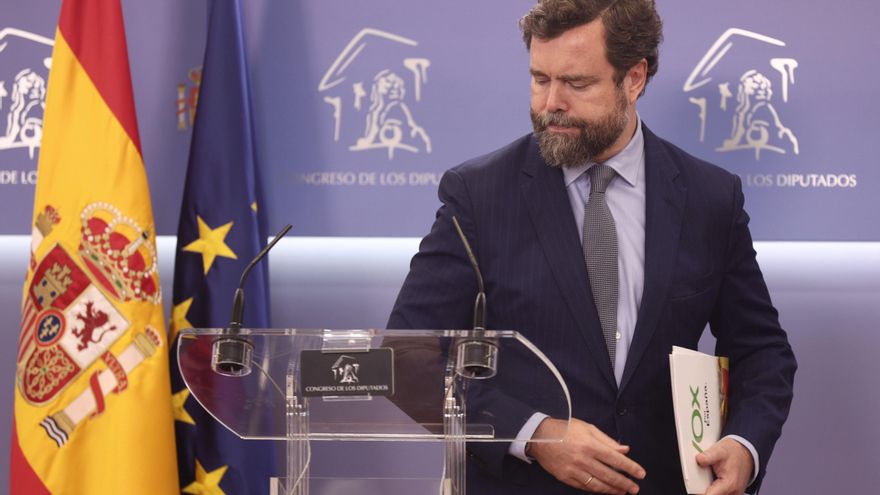 El portavoz de Vox en el Congreso, Iván Espinosa de los Monteros, ofrece una rueda de prensa en el Congreso tras la primera intervención de Sánchez en la 26 edición del Debate sobre el Estado de la Nación, a 12 de julio de 2022, en Madrid (España).