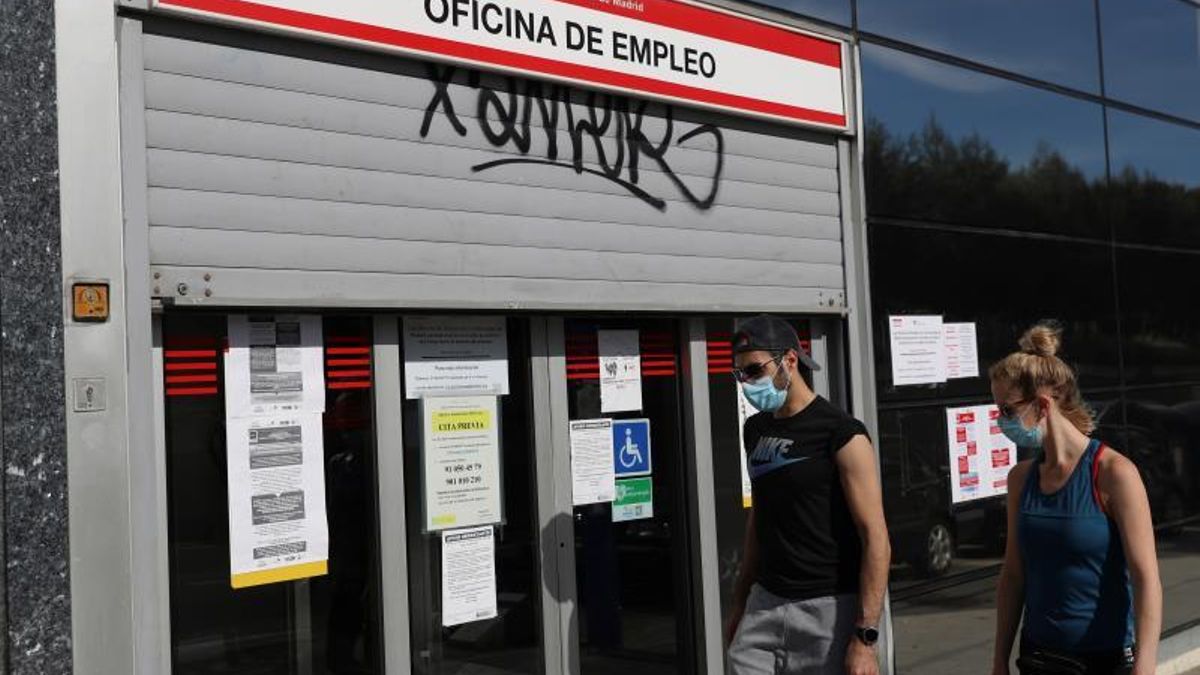 Imagen de archivo de una oficina pública de empleo durante la pandemia.