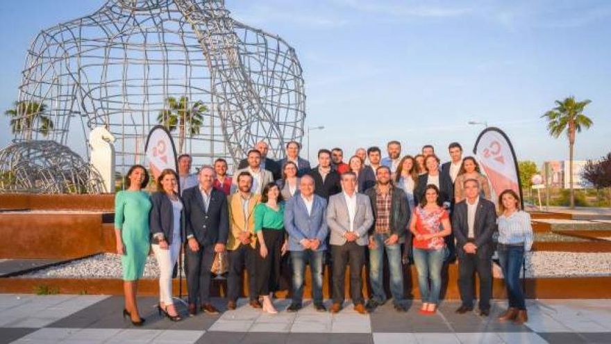 Moreno designa a un ex edil de Ciudadanos candidato del PP en Dos Hermanas, el municipio más grande de Sevilla