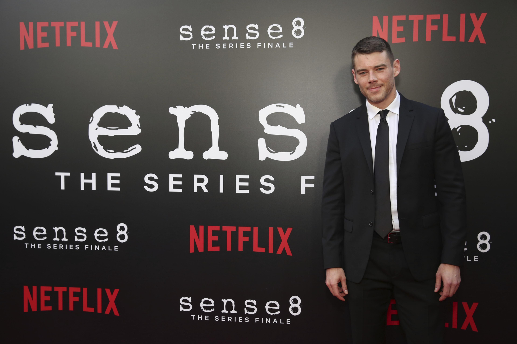 El actor Brian J. Smith en la première de Sense8