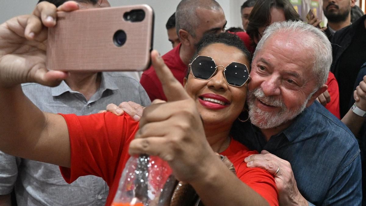 El Tribunal electoral de Brasil da 24 horas a Meta para que garantice a Lula la misma visibilidad que a Flávio Bolsonaro