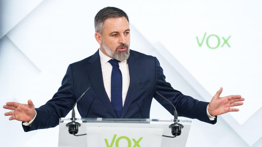 El presidente de Vox, Santiago Abascal, durante una rueda de prensa, en la sede del partido, a 16 de junio de 2025, en Madrid (España). Durante la comparecencia, Abascal, ha hablado sobre la crisis en el PSOE después de que el pasado jueves 12 de junio, e