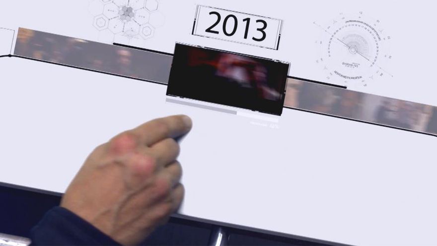 El holograma sobre la mesa de la sala de visitas de la cárcel