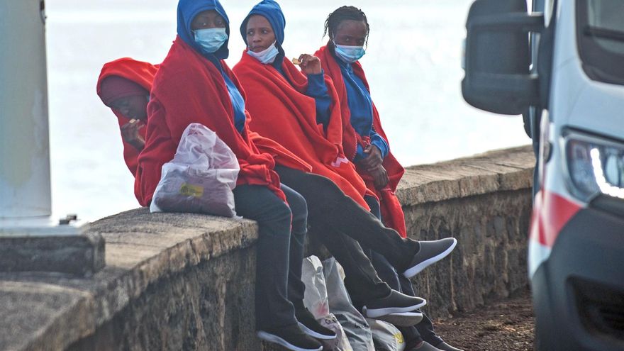Salvamento socorre a 178 migrantes este domingo en cuatro pateras próximas a Canarias