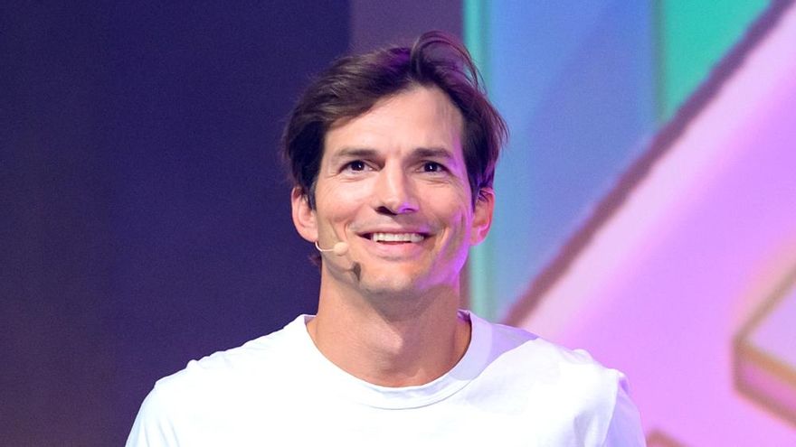 Ashton Kutcher revela que padeció una enfermedad rara que le afectó a la visión, la audición y el equilibrio