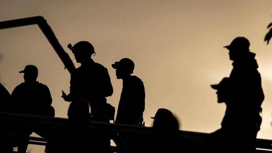 Imágenes de equipos de rescate tras los terremotos en Venezuela. EFE/ Henry Chirinos