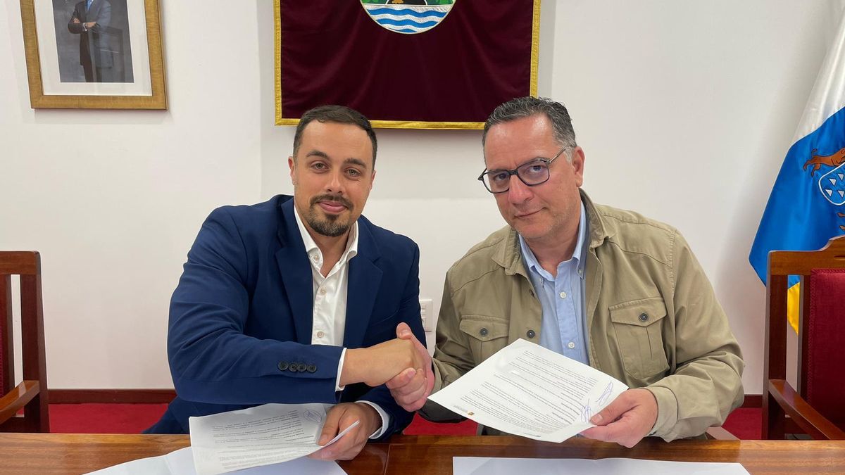 Idafe Hernández, alcalde de la Villa de Mazo, y Poli Suárez, consejero de Deportes  del Gobierno de Canarias.