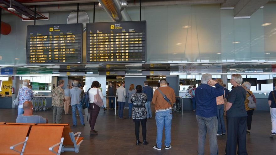 Los aeropuertos canarios suman en mayo 4.109.171 pasajeros, los mismos que un año atrás