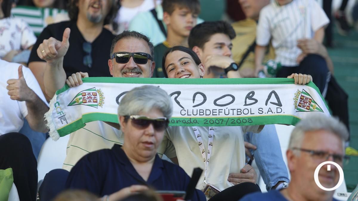 Grada Blanquiverde del partido entre el Córdoba CF y AD Alcorcón