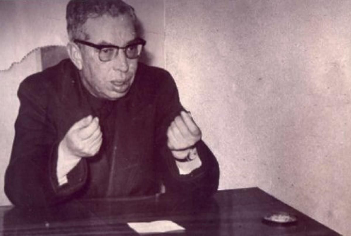 González de Lama fue uno de los fundadores de 'Espadaña', la revista que sostuvo la poesía en España durante el franquismo.