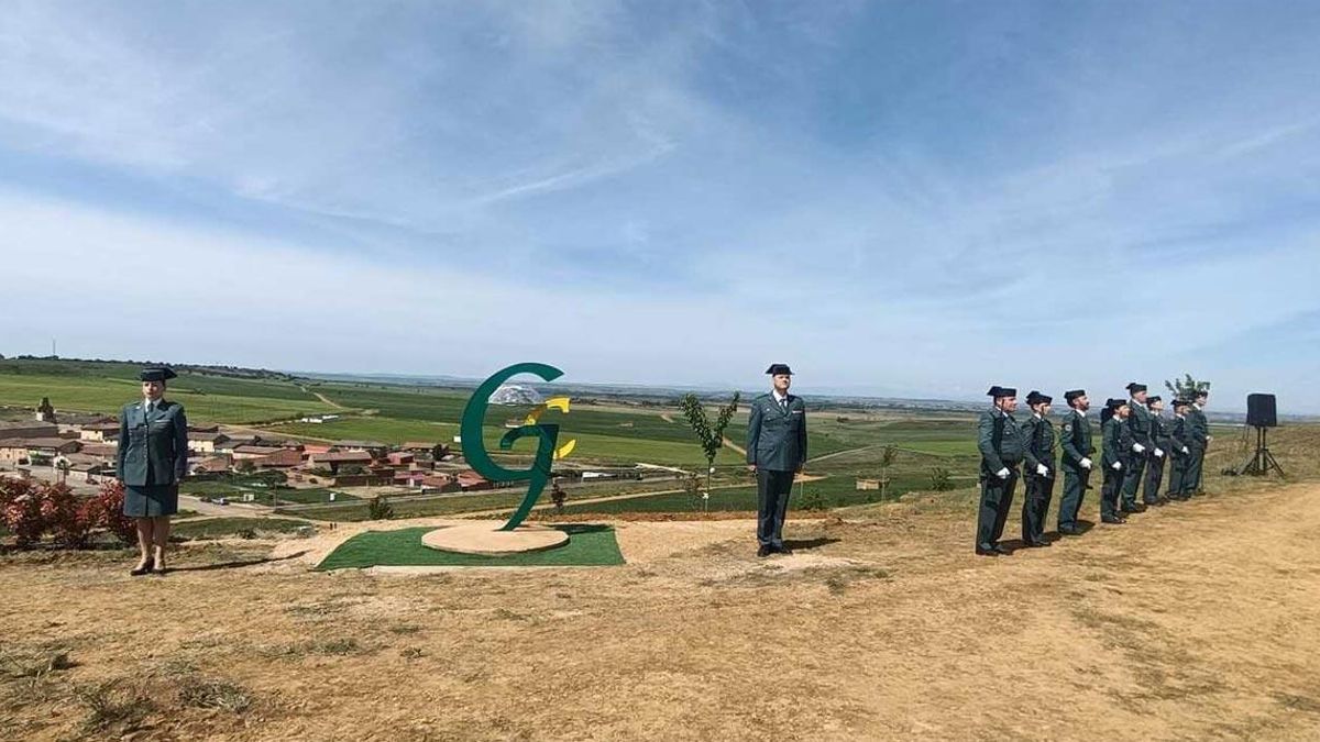 Acto de Inauguración del monumento a la Guardia Civil en Fáfilas