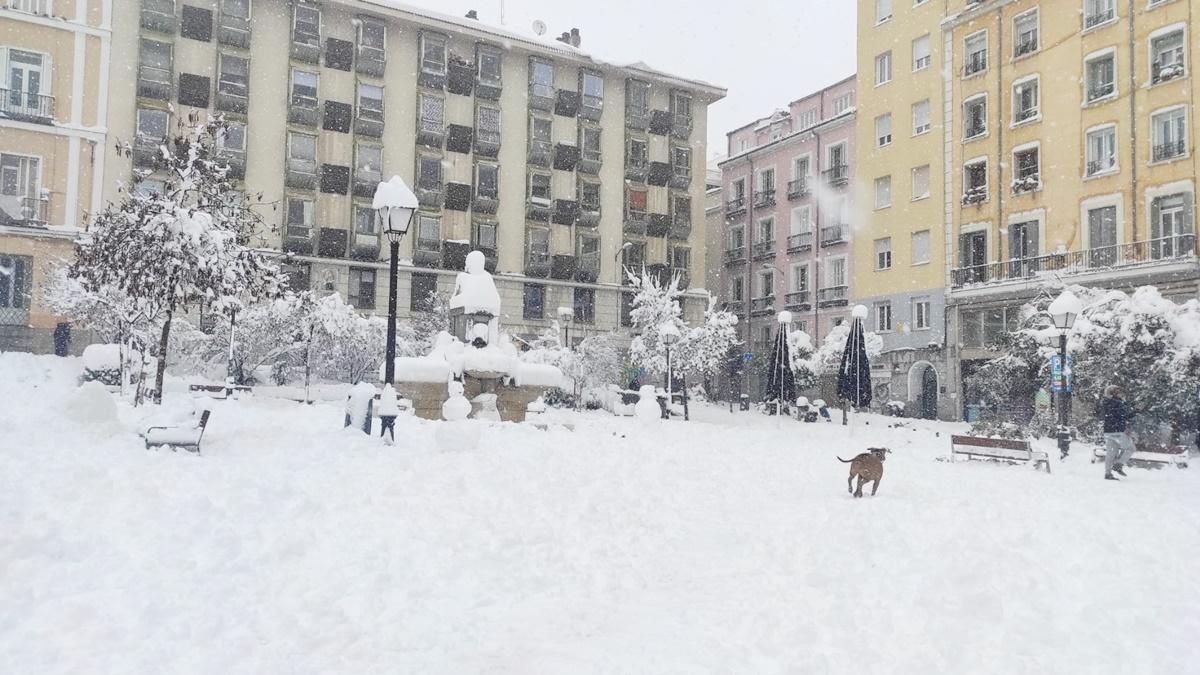 Plaza Pedro Zerolo con nieve