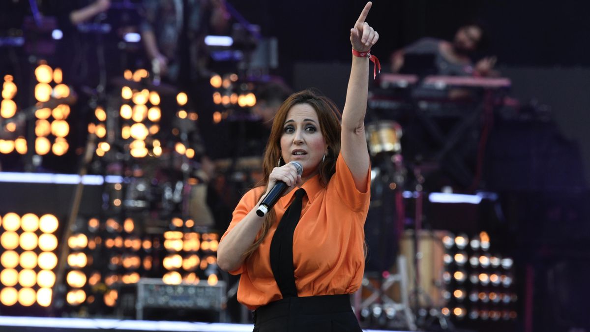 La cantante Nena Daconte durante el concierto del 30 aniversario de la Cadena 100 en el Metropolitano de Madrid