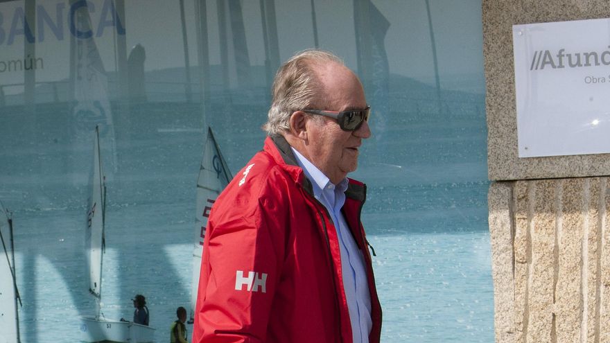 La localidad gallega de Sanxenxo espera la llegada del rey emérito para participar en una competición de vela en junio