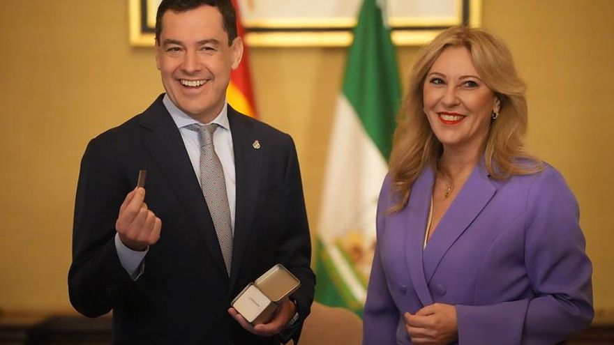 Los presupuestos andaluces congelan la inversión en 2025 y destinan la mitad del sobregasto a intentar reflotar la sanidad