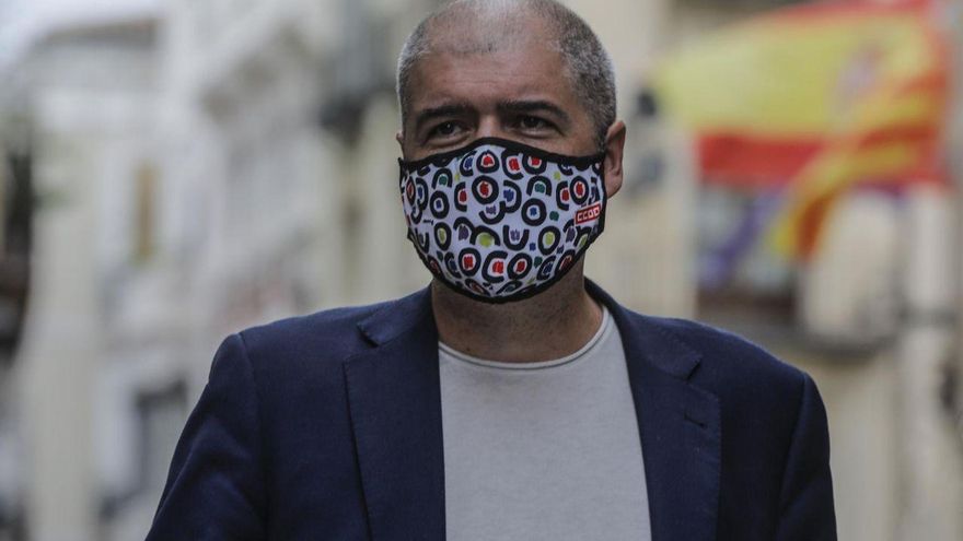 El secretario general de CCOO, Unai Sordo, frente al Palau de la Generalitat Valenciana.