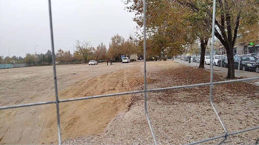 Estado del descampado de Aviación Española, donde se va a construir el nuevo parking.